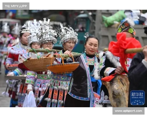 苗族蜘蛛人传人受邀格凸站表演展现非遗文化活化新风貌 苗族蜘蛛人传人受邀格凸站表演展现非遗文化活化新风貌